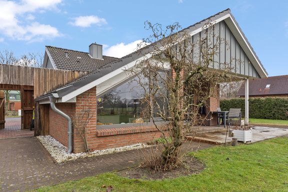 Terrasse mit Hausansicht